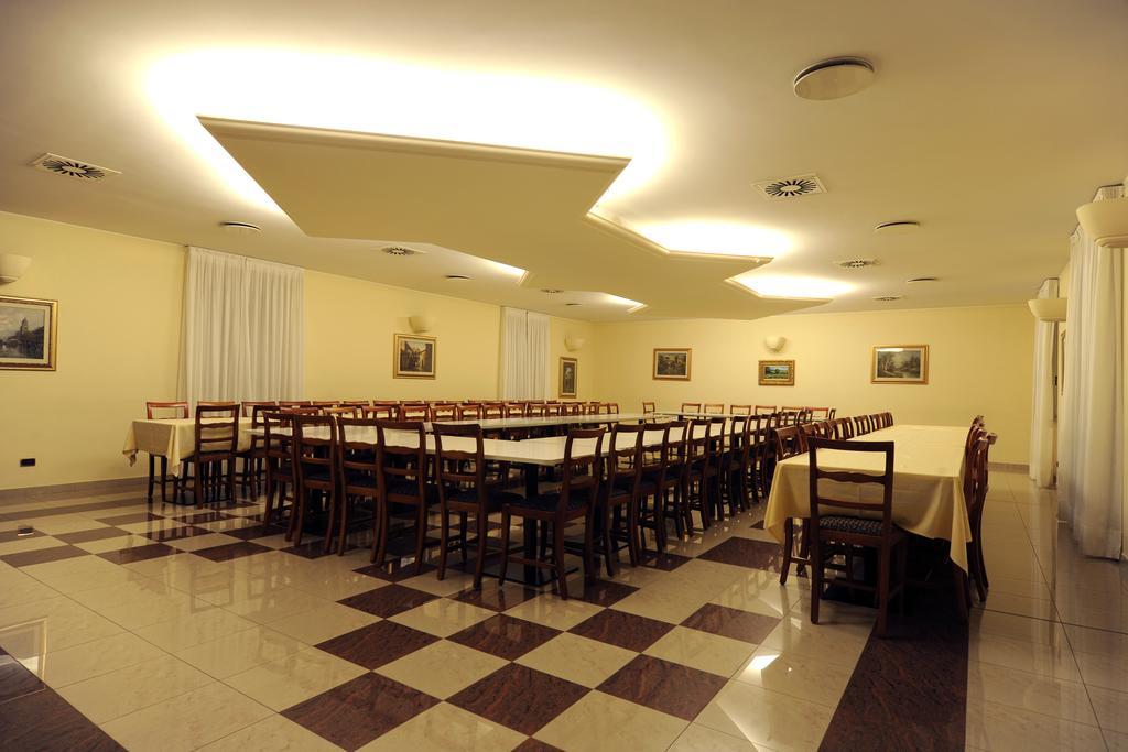 Albergo Ristorante Quadrifoglio Urgnano Exterior foto