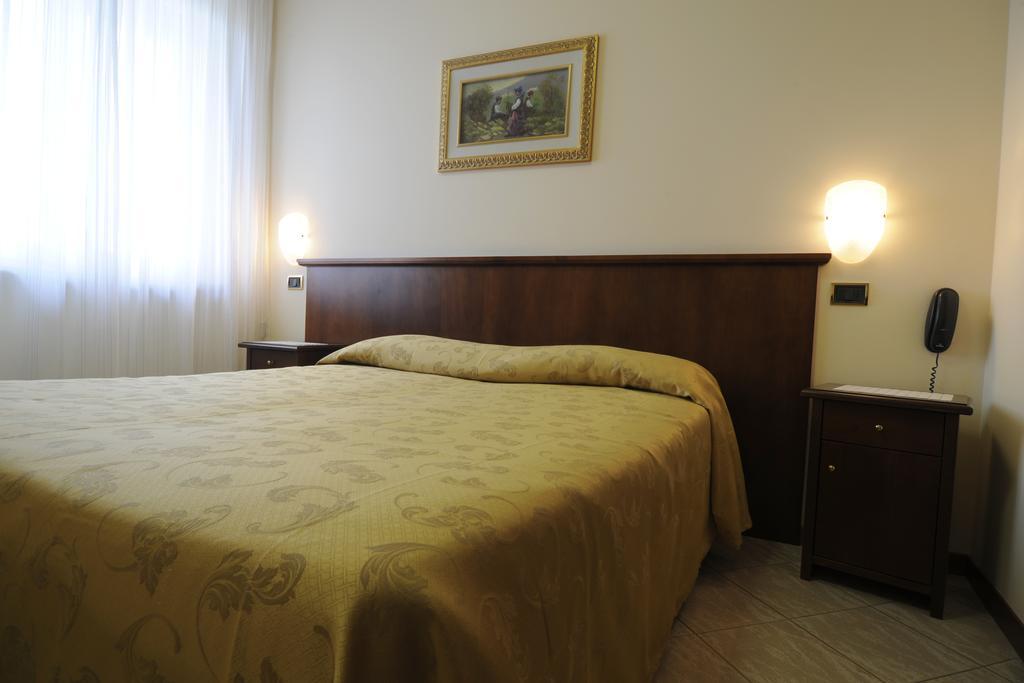 Albergo Ristorante Quadrifoglio Urgnano Zimmer foto